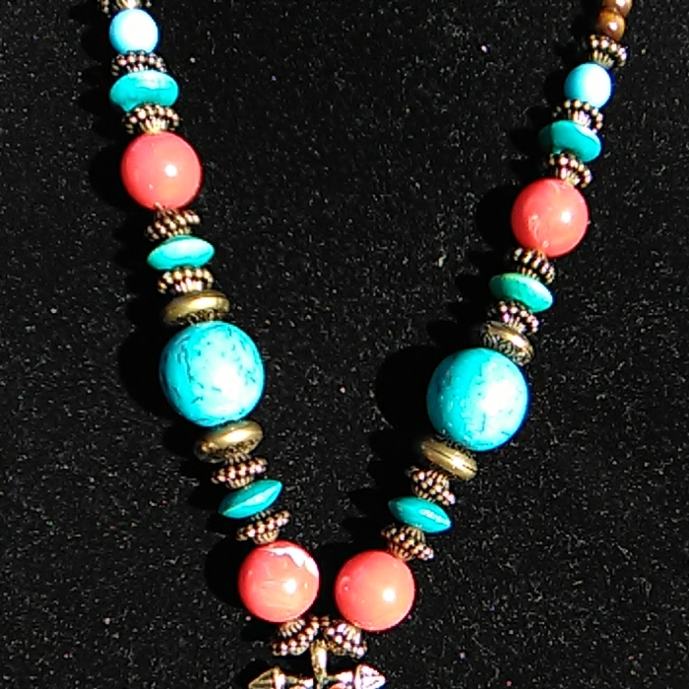 Nwt  Necklace and earring set - Picture 2 of 8